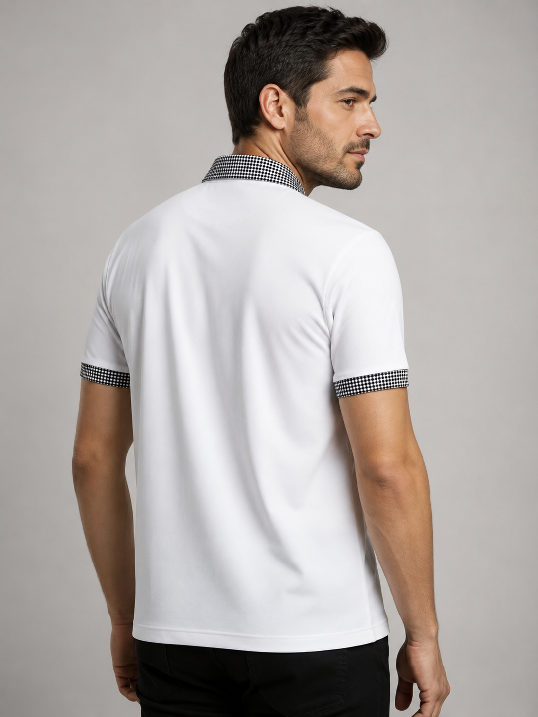 Men’s Polo Shirt with Contrast Collar and Short Sleeves
